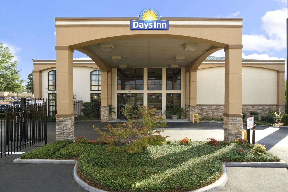 Book Days Inn Suites By Wyndham Tuscaloosa Univ Of Alabama In Tuscaloosa Hotels Com
