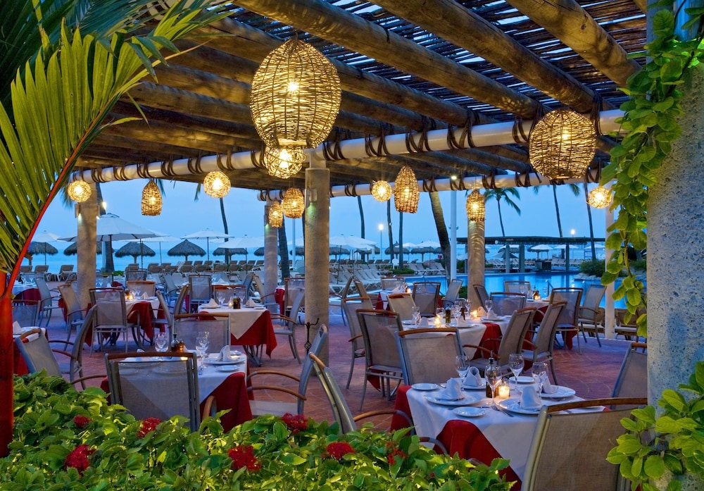 Book Sheraton Buganvilias Resort & Convention Center in Puerto Vallarta