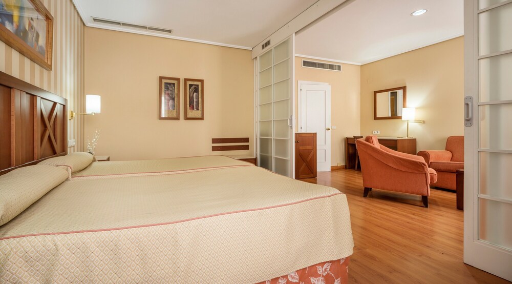 Book Hotel Ilunion Alcora Sevilla In San Juan De Aznalfarache Hotels Com
