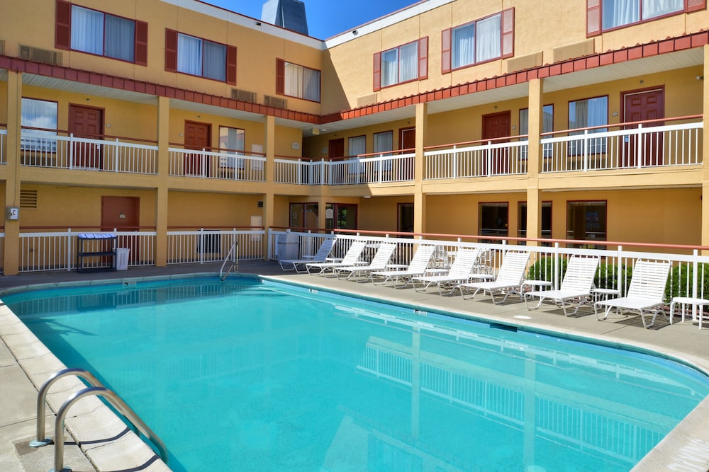 Book Quality Inn Colchester Burlington In Hotels Quality Inn Colchester Burlington Pool