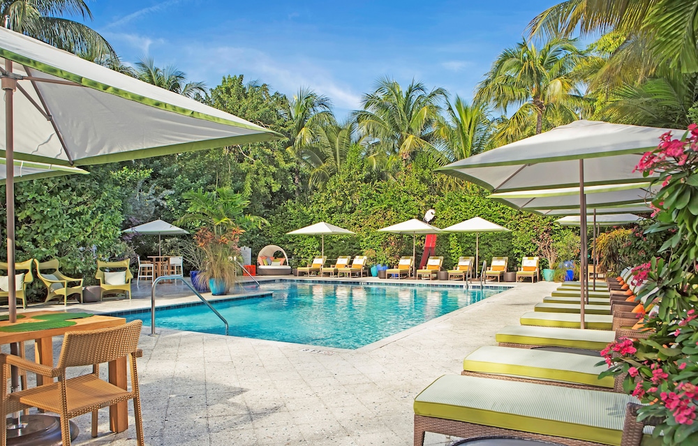 Book Parrot Key Hotel Resort In West Hotels Parrot Key Hotel Resort West Outdoor Pool