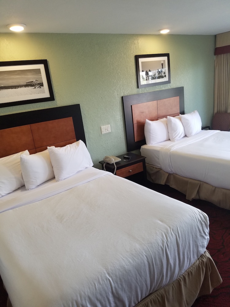 Book Budgetel Pompano Beach in Pompano Beach