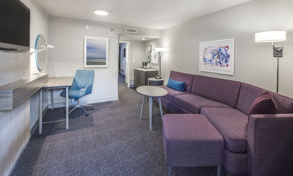 Book Crowne Plaza Suites Arlington Ballpark Stadium In Crowne Plaza Suites Arlington Ballpark Stadium