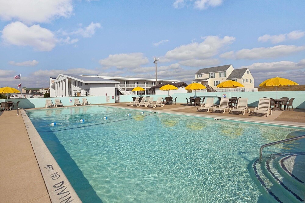 Book Days Inn By Wyndham Kill Devil Hills Oceanfront Wilbur In Days Inn By Wyndham Kill Devil Hills Oceanfront Wilbur