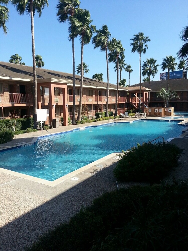 Book Palm Aire Hotel And Suites in Weslaco