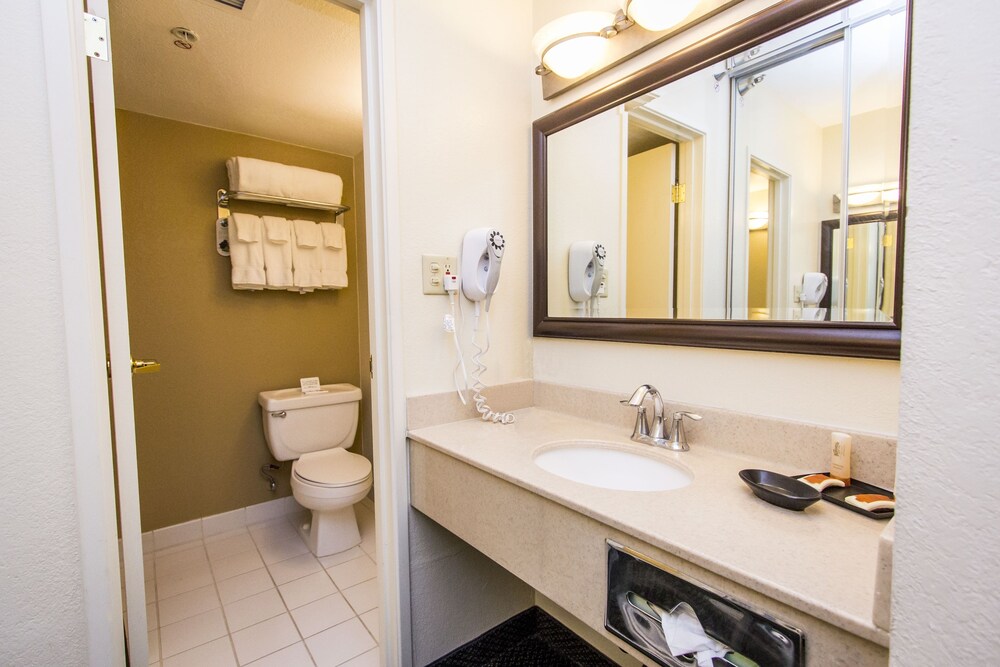 Book Knott's Berry Farm Hotel in Buena Park