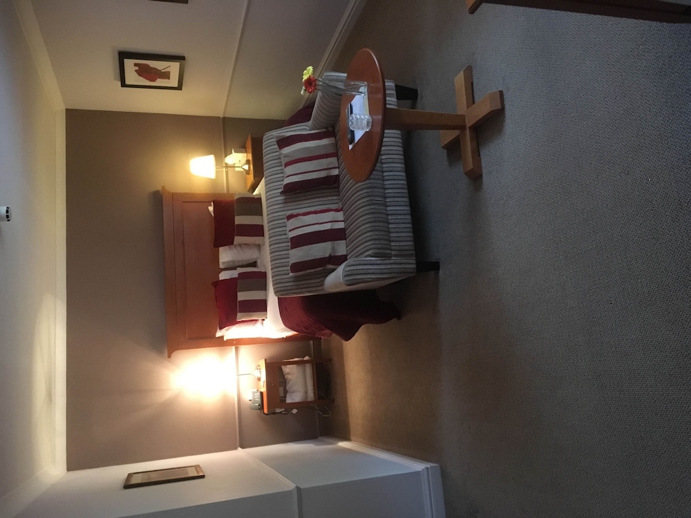 Book Gomersal Park Hotel In Cleckheaton Hotels Gomersal Park Hotel Cleckheaton Superior Double Room Guest