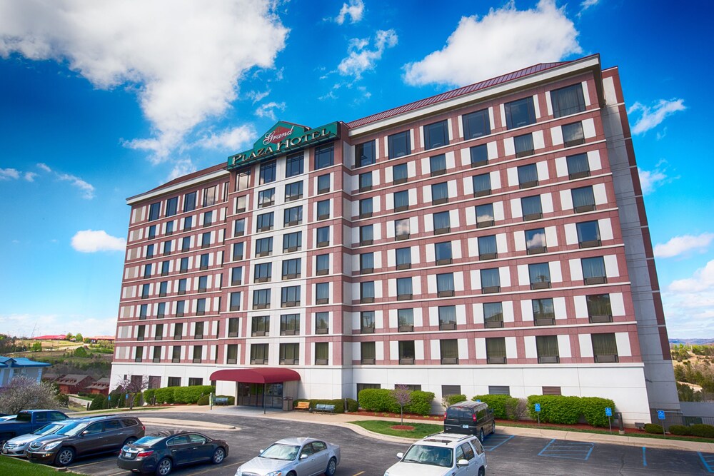 Book Grand Plaza Hotel Branson In Hotels Grand Plaza Hotel Branson