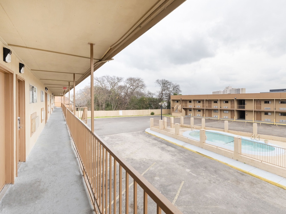 lackland afb hotel on base