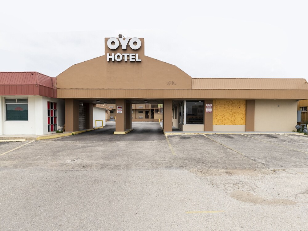 Book Oyo Hotel San Antonio Lackland Air Force Base North In San Antonio Hotelscom
