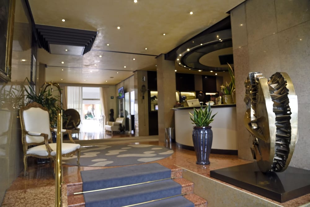 Book Grand Hotel In Verona Hotels Grand Hotel Verona Interior Entrance