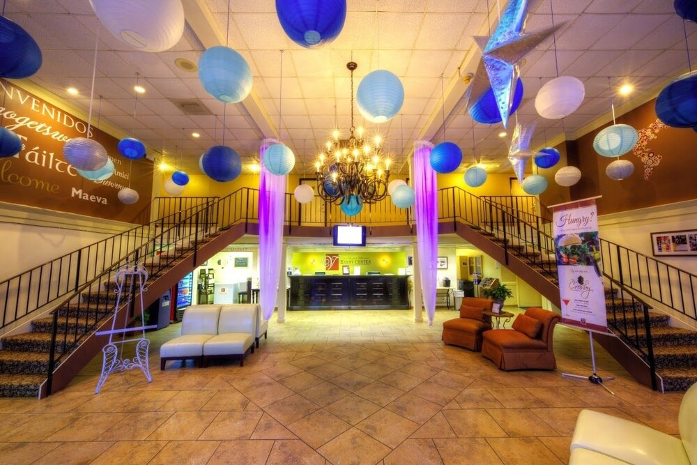Book Village Inn Hotel Event Center In Clemmons Hotels Lobby