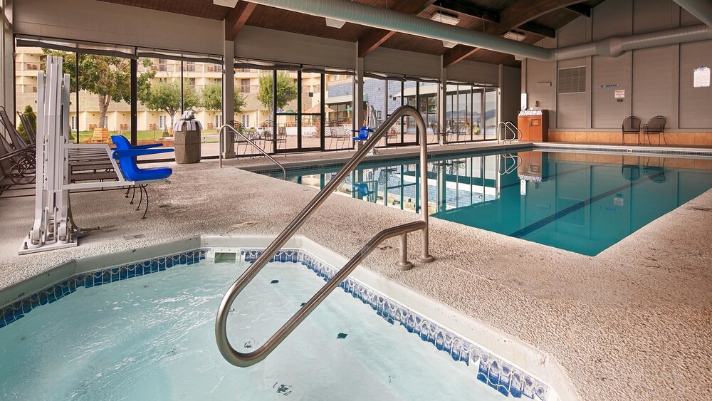 Best Western Plus Silverdale Beach Hotel Info Photos Best Western Plus Silverdale Beach Hotel Outdoor Spa Tub