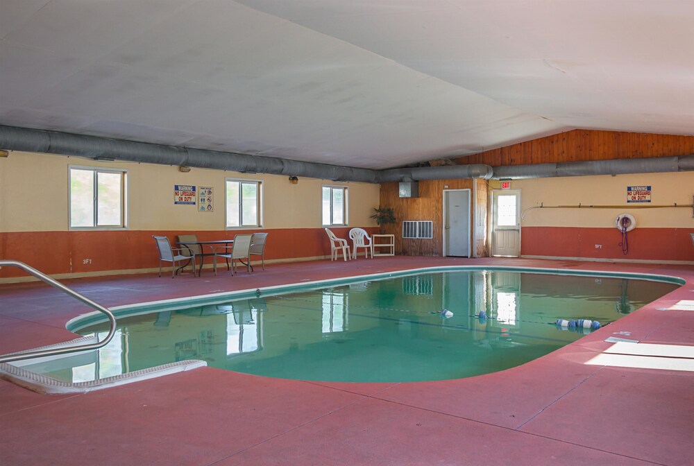 Book Motel 6 Hannibal Mo In Hotels Motel 6 Hannibal Mo Pool