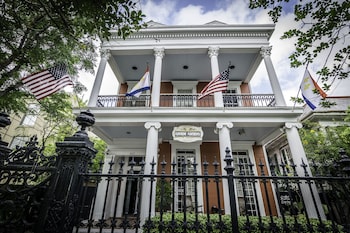Picture of Rathbone Mansions in New Orleans