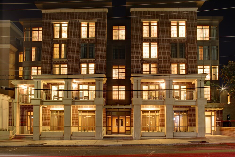 Book Courtyard Charleston Historic - 964aee8f Z 