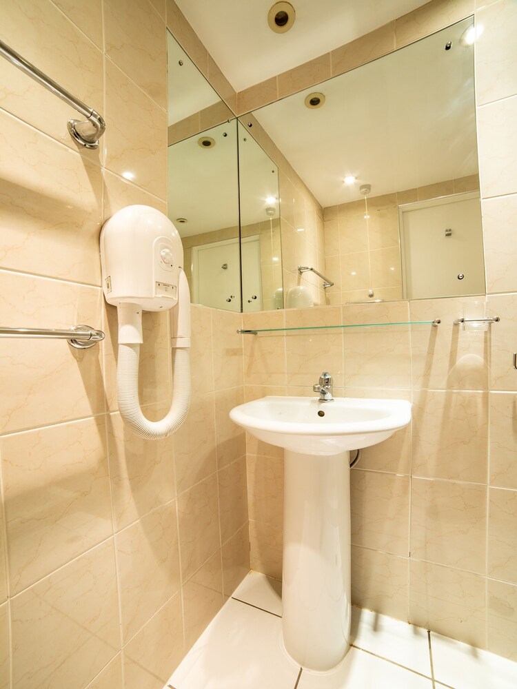 Oyo Amsterdam Hotel London United Kingdom London Hotel Discounts Hotels Com