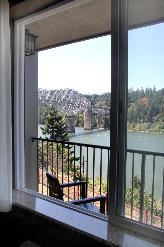 Book Best Western Plus Columbia River Inn, Cascade Locks, Oregon