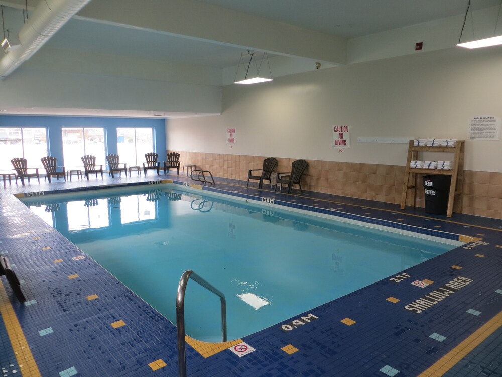 Book Comfort Inn & Suites in Collingwood