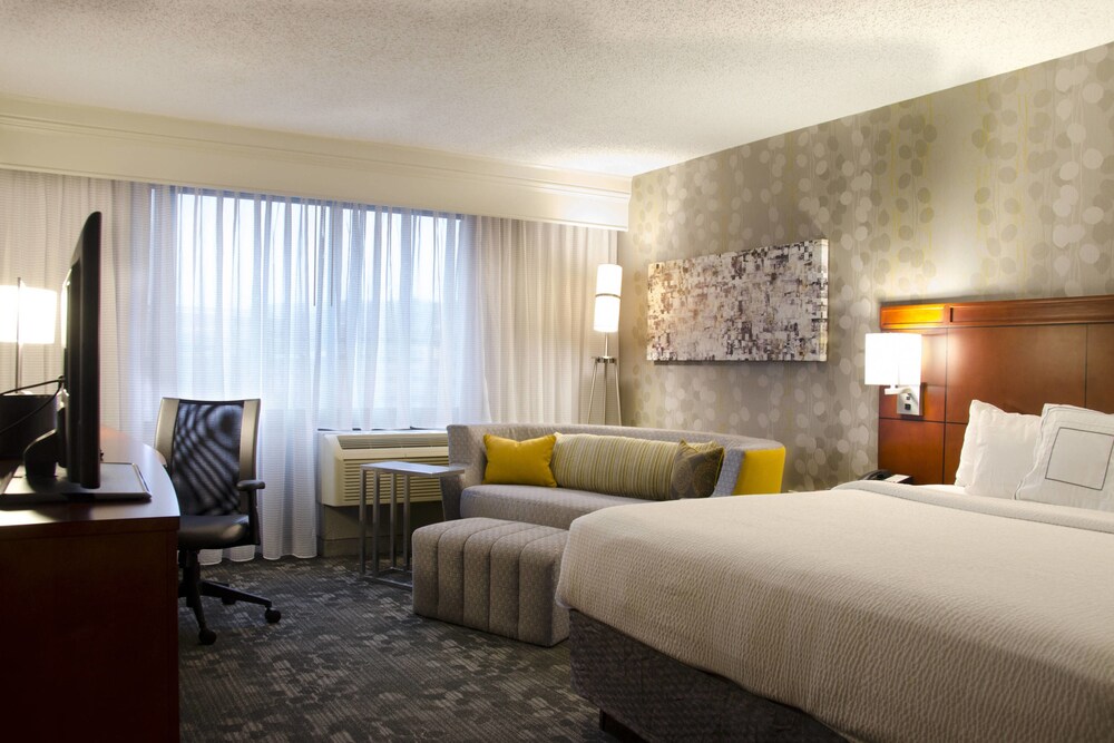 marriott hotels in waterbury ct