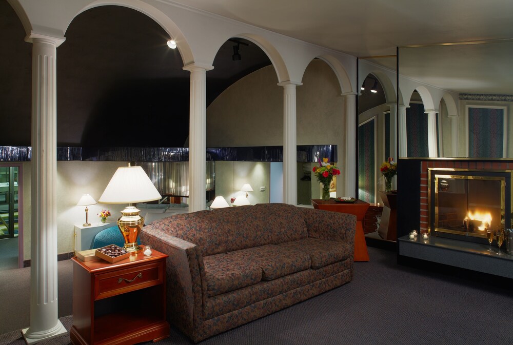 Book Cove Haven Resort in Lakeville