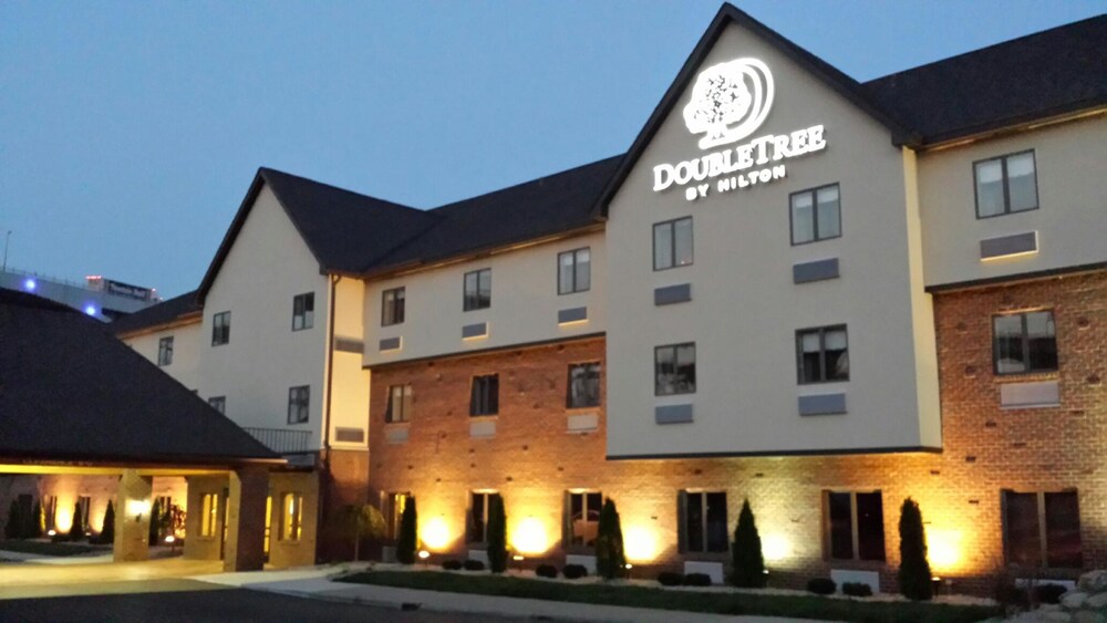 Book Doubletree By Hilton Hotel Port Huron In Hotels