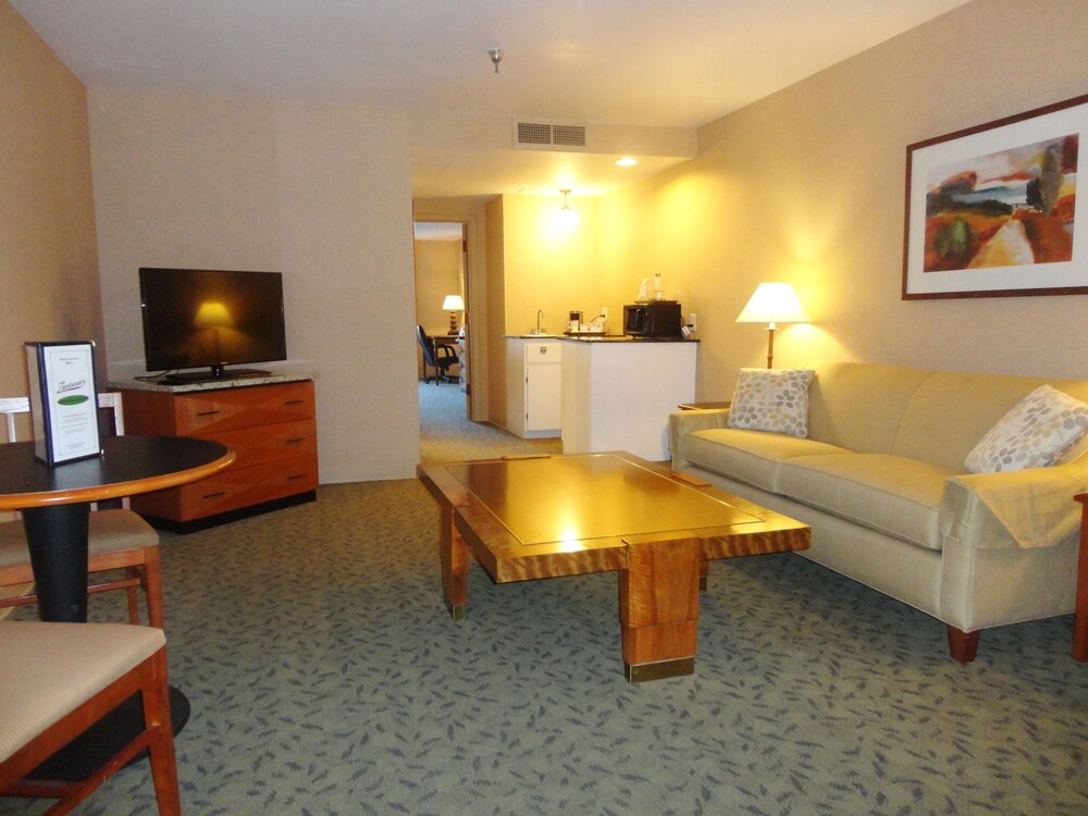 Book Hampton Inn Glendale Milwaukee, WI in Milwaukee