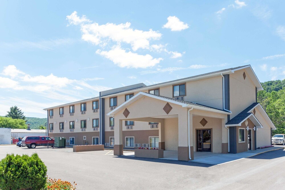 Book Super 8 Bath Hammondsport Area In Hotels Super 8 Bath Hammondsport Area