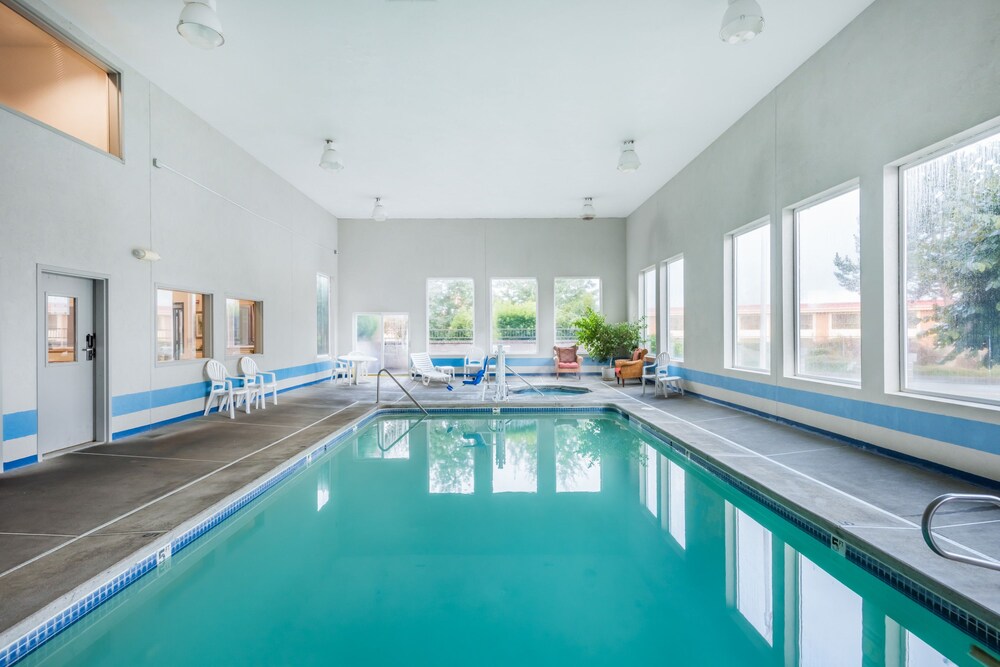 Book Super 8 By Wyndham Kelso Longview Area In Hotels Super 8 By Wyndham Kelso Longview Area Indoor Pool