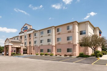 Top 10 Hotels In Maumee From 42 Night
