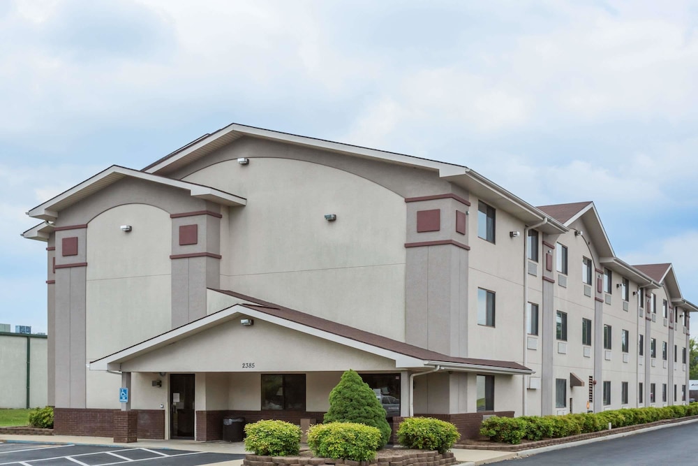 Book Super 8 By Wyndham Danville Va In Hotels Super 8 By Wyndham Danville Va