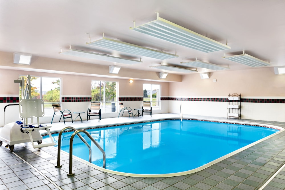 Book Country Inn Suites By Radisson Marion Oh In Hotels Country Inn Suites By Radisson Marion Oh Indoor Pool