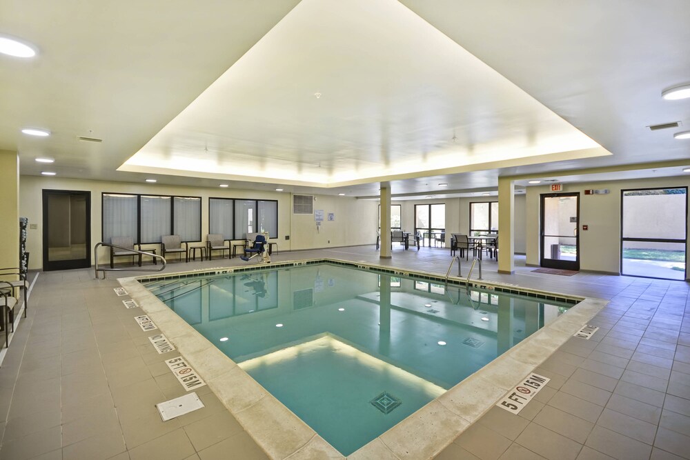 hotels in dalton ga with indoor pools