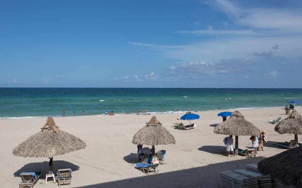 Book Days Hotel By Wyndham Thunderbird Beach Resort In Sunny Isles Days Hotel By Wyndham Thunderbird Beach Resort Sunny Isles