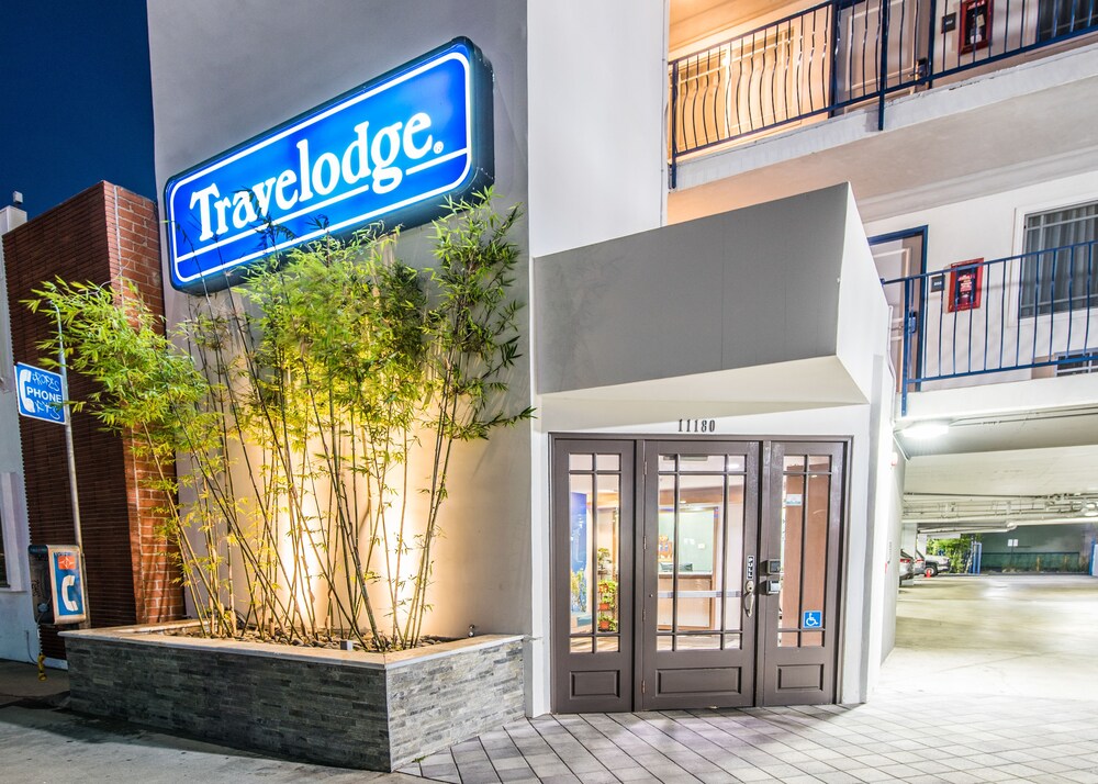 Book Travelodge Culver City In Hotels Travelodge Culver City Interior Entrance