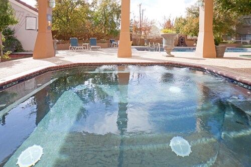 Top Hotels With A Pool In Lubbock Texas Hotelscom