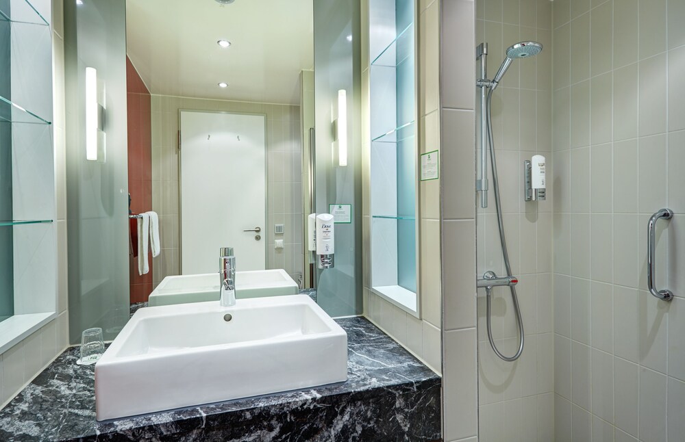 Holiday Inn Berlin Airport Conference Centre In Schonefeld Hotels Com