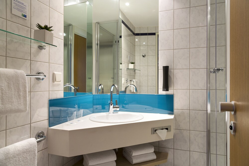 Holiday Inn Express Koln Troisdorf In Troisdorf Hotels Com