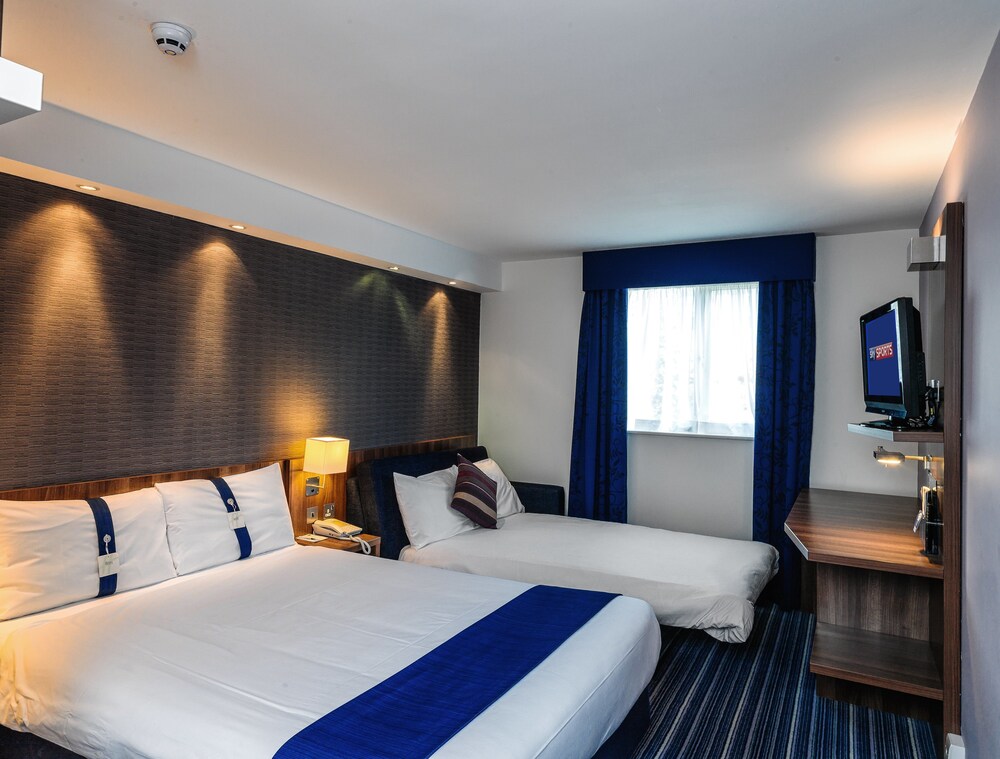 Book Holiday Inn Express London Gatwick Crawley In Crawley Hotels Com