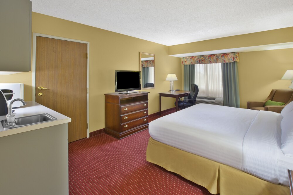 Book Holiday Inn Express Irwin (PA TPK Exit 67) in Irwin