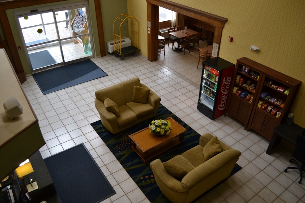 Book Holiday Inn Express Irwin Pa Tpk Exit 67 In Hotels Holiday Inn Express Irwin Pa Tpk Exit 67 Lobby
