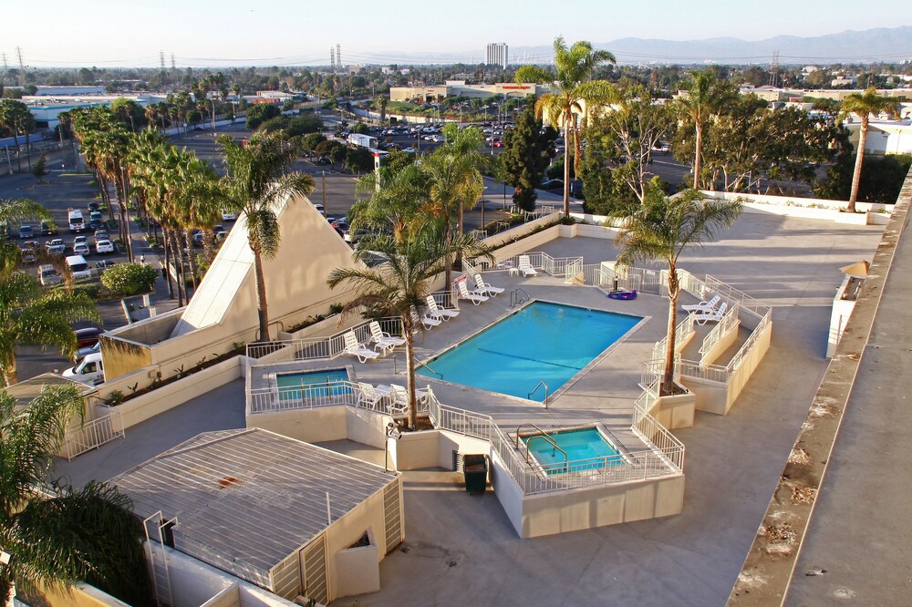 Book LA Crystal Hotel in Compton