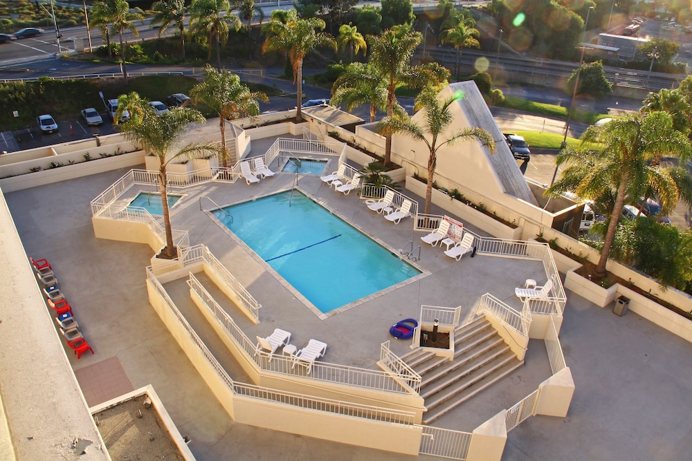 Book LA Crystal Hotel in Compton