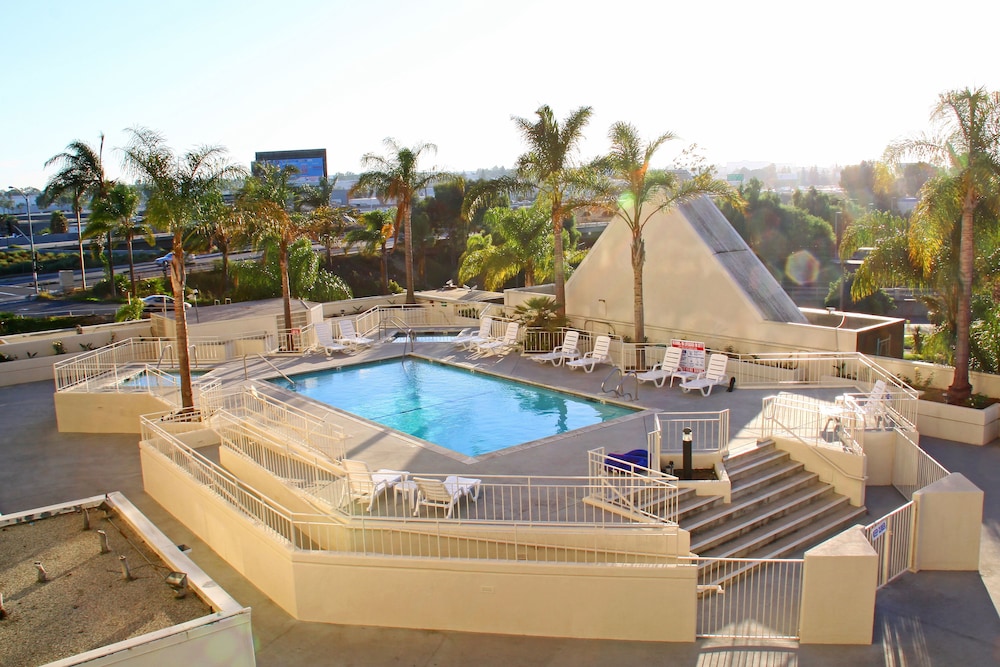 Book LA Crystal Hotel in Compton