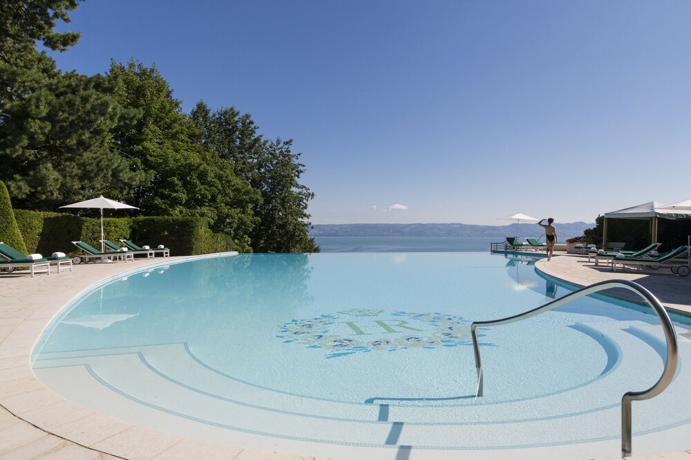 Hôtel Royal Evian Les Bains France Accommodation Hôtel Royal Evian Les Bains Infinity Pool