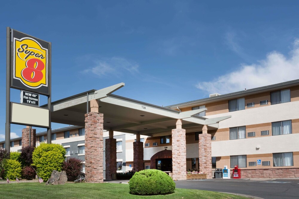 Book Super 8 Grand Junction Colorado In Hotels Super 8 Grand Junction Colorado