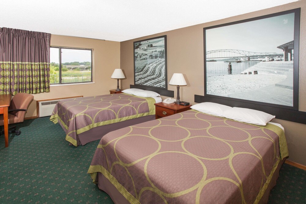 Book Super 8 By Wyndham Anamosa Ia In Hotels Super 8 By Wyndham Anamosa Ia Double Room 2 Beds