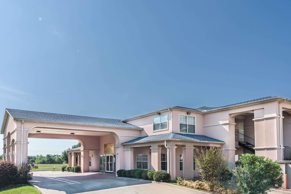 Book Super 8 By Wyndham Greenville In Hotels Super 8 By Wyndham Greenville
