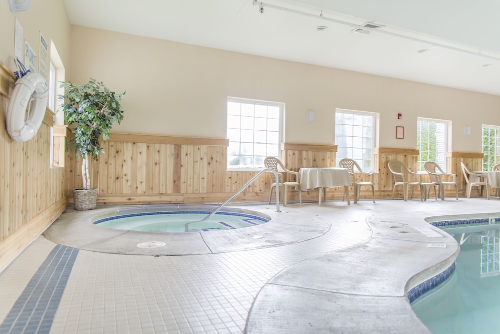 Book Ameriway Inn And Suites In Bad Axe Hotels Ameriway Inn And Suites Bad Axe Indoor Spa Tub