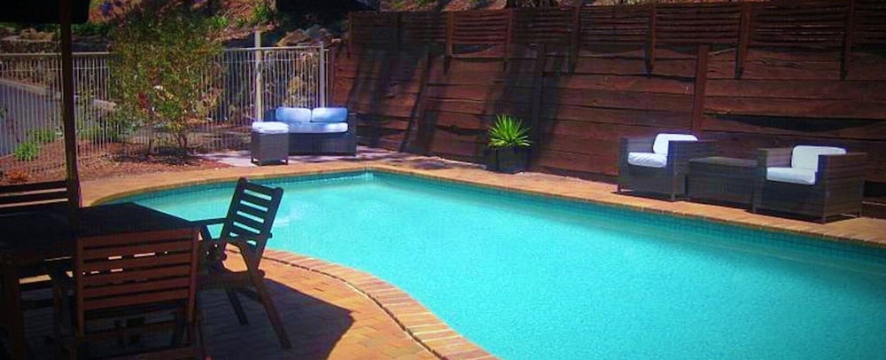 Eltham Motor Inn Info Photos Reviews Book At Hotels Eltham Motor Inn Pool